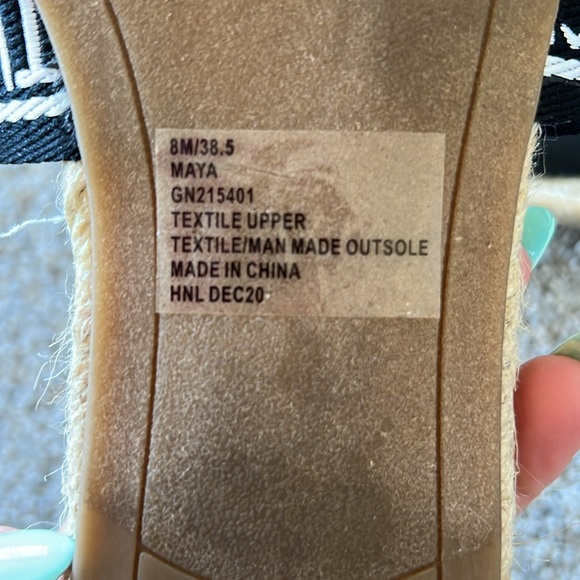 Women’s BCBGeneration raffia slide sandals. Size 8. - Picture 6 of 6